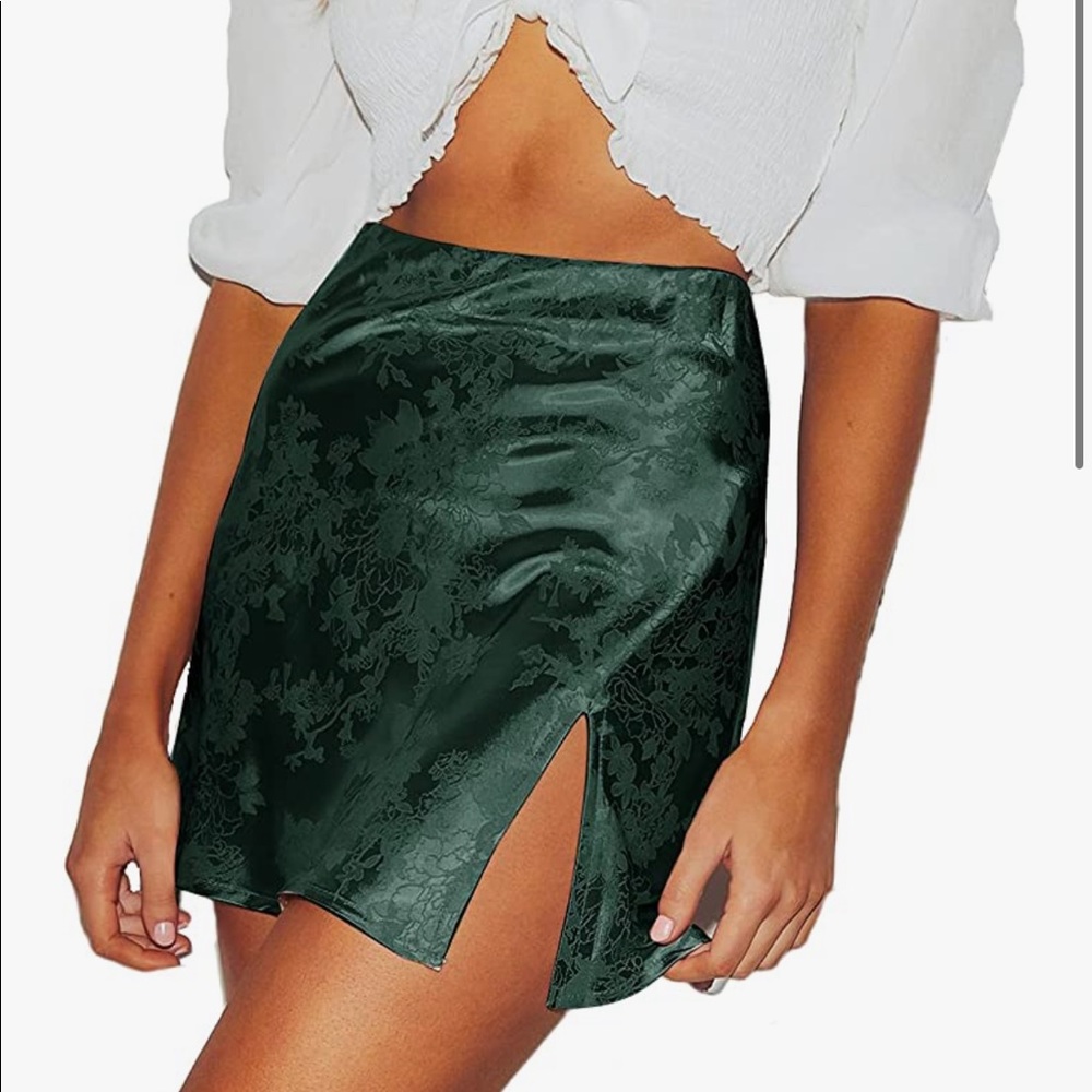 Amazon skirt with slit
